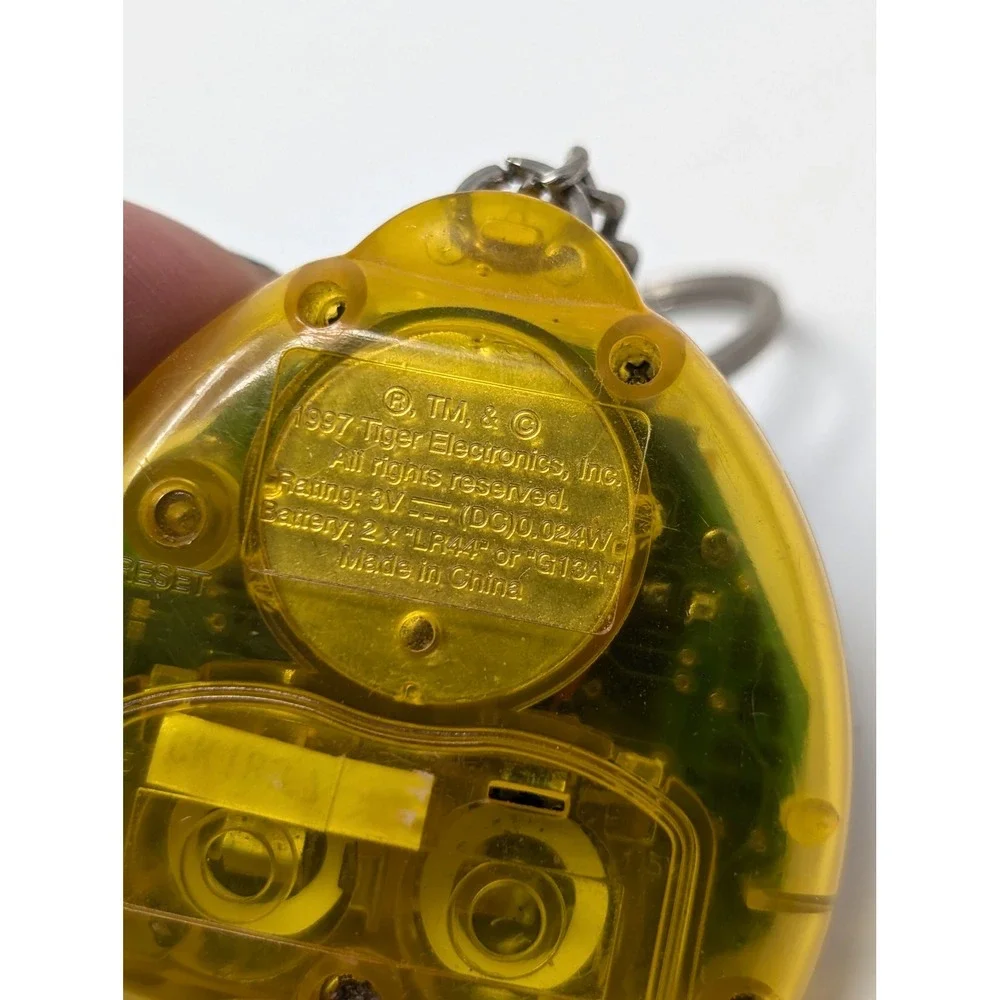 Tiger Electronics Giga Pets Compu Kitty 1997 Virtual Pet Keychain FOR PARTS